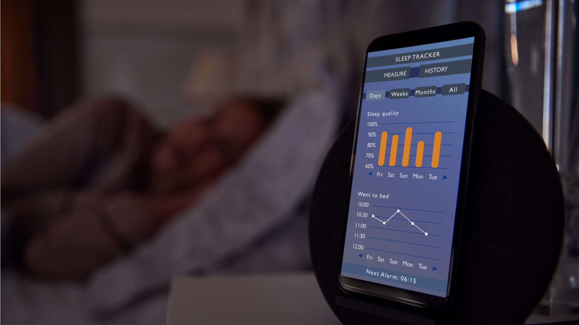 woman tracking her sleep quality 